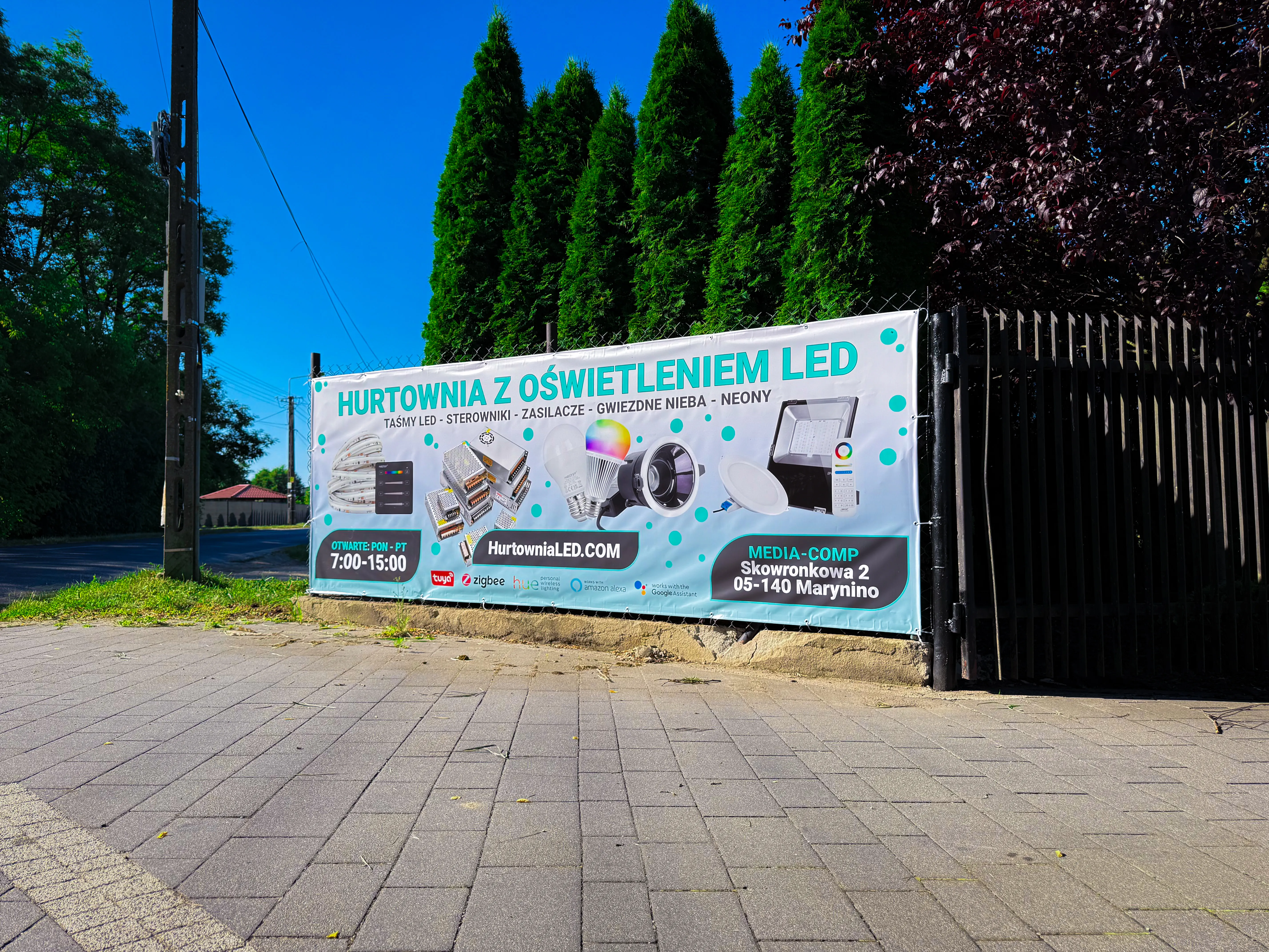 Second large-format fence banner for hurtownialed.com